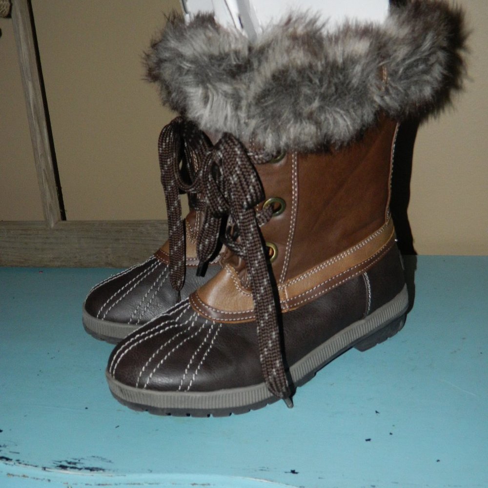 London Fog Milly Duck Boots Size 10